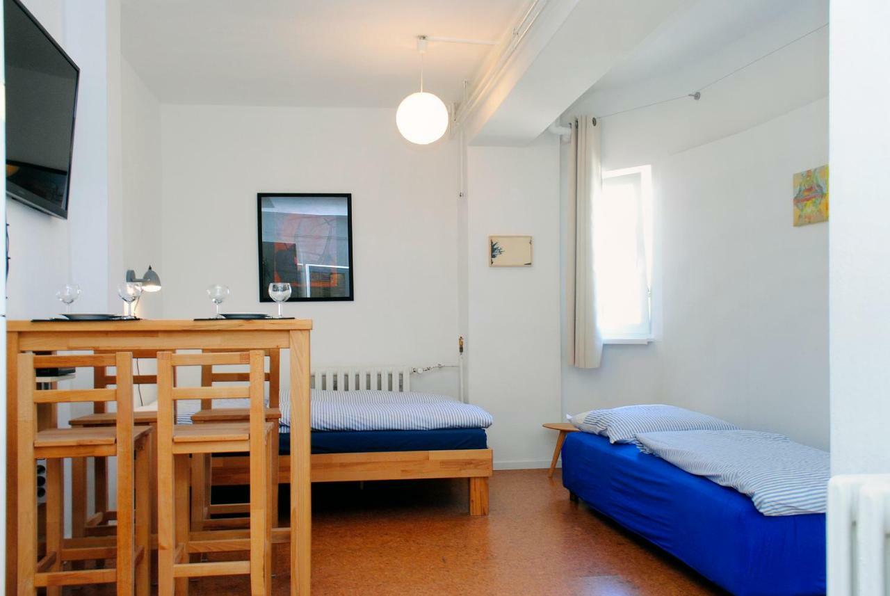 Appartement Ueber Dem Kino Toni Berlin Exterior foto