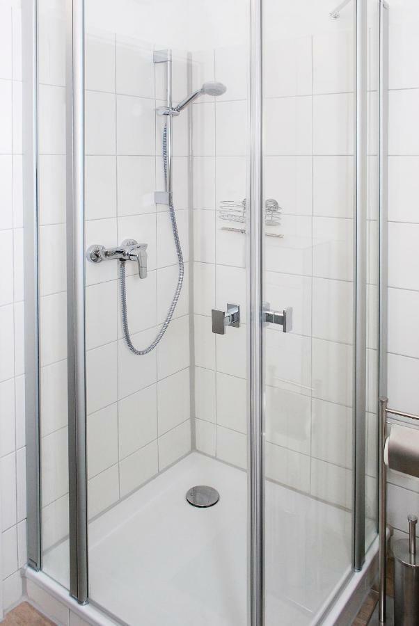 Appartement Ueber Dem Kino Toni Berlin Exterior foto
