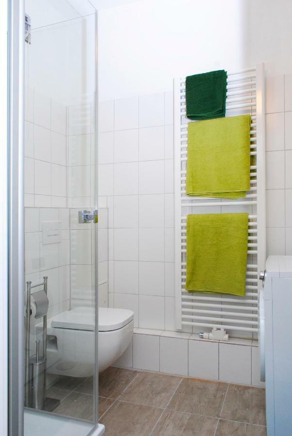 Appartement Ueber Dem Kino Toni Berlin Exterior foto